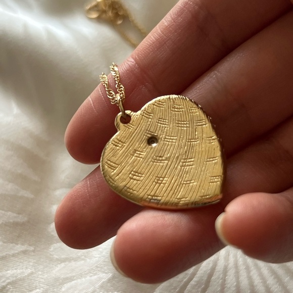 Louis Vuitton Gold Heart Pendant Necklace - Picture 6 of 9